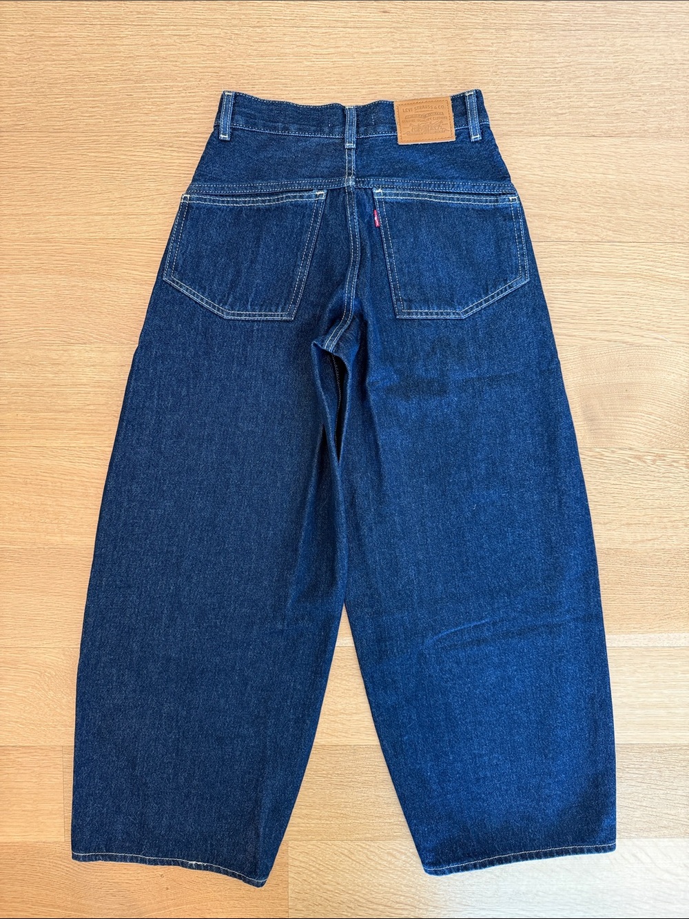 Levi’s Super Baggy Barrel Jeans - Picture 4 of 7